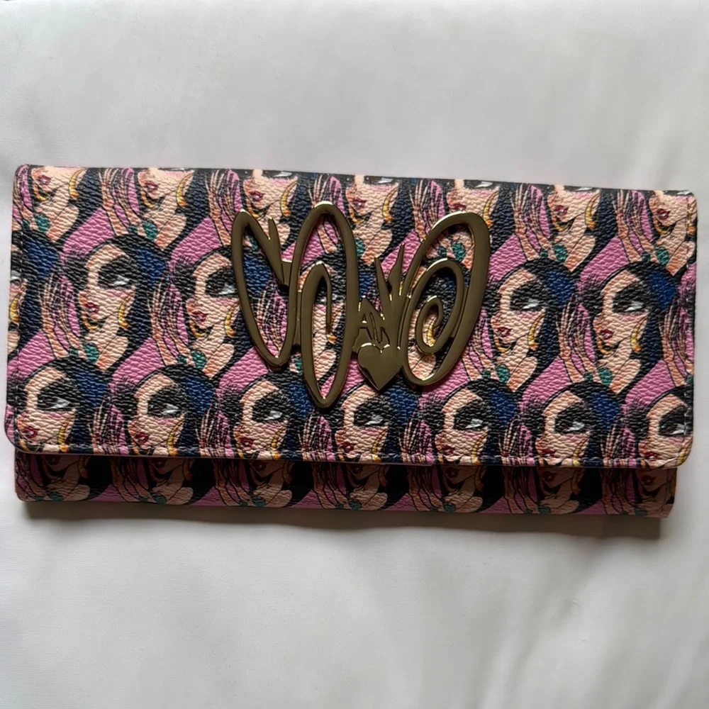 Sandoner Magenta Wallet with Sand Doll Face Design